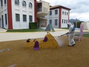 La Nucía continúa con su "Campaña Especial de Limpieza y Desinfección" contra el COVID-19 en espacios y edificios públicos