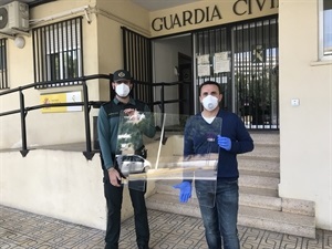 Borja Fernández, Teniente de la Guardia Civil de Altea junto a Bernabé Cano, alcalde de La Nucía esta mañana