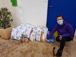 Unas de las donaciones solidarias recibidas en el Refugio de Animales de La Nucía