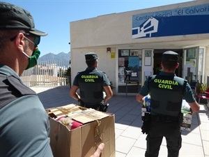 Esta colecta ha sido una iniciativa personal que han realizado los guardias civiles para devolver toda la solidaridad que han recibido de la sociedad