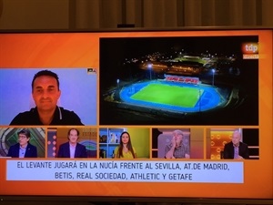 Diferentes periodistas deportivos preguntaron a Bernabé Cano, alcalde de La Nucía