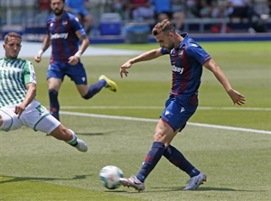El jugador granota Borja Mayoral marcó el primer gol del partido frente al Betis