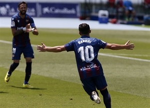 Bardhi celebra el segundo gol del Levante en el Estadi Olímpic Camilo Cano