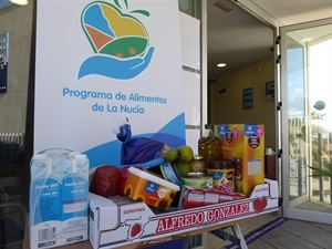 Los lotes de comida a menores se recogen el Centro Social Calvari