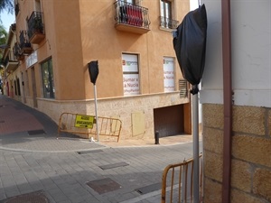 El acceso a la plaça Major es ahora por el carrer Sant Rafel de La Nucía, que ha cambiado su sentido de circulación