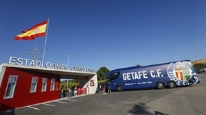 Llegada del autobús del Getafe CF  al Estadi Olímpic Camilo Cano