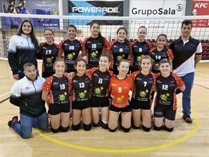 Alejandra Riera con el Club Voleibol La Nucía con el que ha logrado el ascenso a categoría preferente autonómica