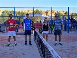 Paquito Navarro, Campeón del Mundo de Pádel y los jugadores profesionales Nela Brito, Martín Piñeiro y Miguel Yanguas momentos antes de iniciar el partido de exhibición