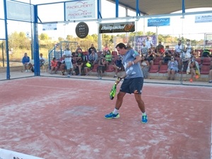 Paquito Navarro, campeón del mundo de Pádel en un momento del partido de exhibición