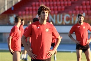 Lama durante un entrenamiento con el CF La Nucía