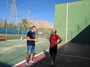 Sergio Villalba, concejal de Deportes junto a Vicent Molines, seleccionador absoluto de la Federació de Pilota Valenciana