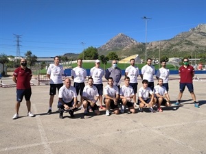 José Daniel Sanjuán, pte. Federació de Pilota Valenciana junto a Vicent Molines, seleccionador y Marcos Naya, segundo entrenador y los jugadores convocados