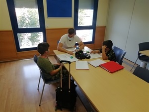 El "Repaso Escolar" se imparte de lunes a jueves en el Centre Juvenil
