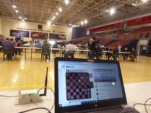 Todo el evento se retransmitió a través de los tableros electrónicos por la empresa “Chess24” a nivel mundial, por streaming