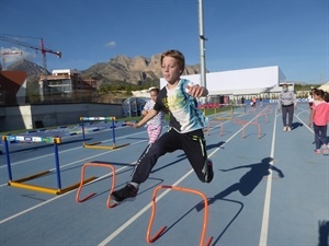 La Escuela de Atletismo de La Nucía cuenta ya con 100 alumnos, distribuidos en varios grupos por edades