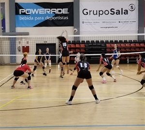 Las cadetes del Voley La Nucía perdieron frente al líder