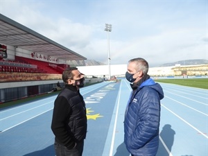 Bernabé Cano, alcalde de La Nucía y José Peiró, seleccionador nacional de Atletismo