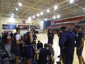 La entrenadora del UCAM Murcia durante un tiempo muerto