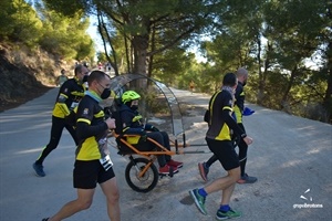 Esta segunda prueba del I Cross La Nucía fue una actividad deportiva que fomentó el deporte inclusivo y contó con la participación de Isaac Albert Samper, con una silla adaptada, ayudado por sus compañeros de la Asociación “Zancadas sobre ruedas”