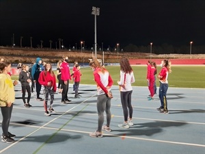 La Selección Nacional Femenina de Relevos 4x100 durante la Máster Class con la Escuela de Atletismo de La Nucía