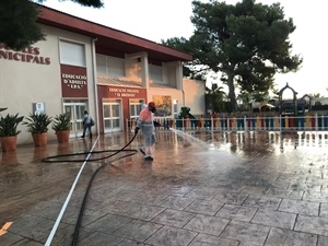 Actuación en la entrada de la Escola Infantil El Bressol