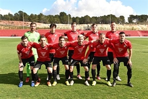 Alineación del CF La Nucía ayer ante la Peña Deportiva de Santa Eulalia