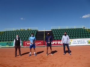 Emilio Nava campeón y Nikolás Sánchez subcampeón junto a Antonio Martínez Cascales, vicepte RFET y Sergio Villalba, concejal Deportes