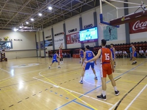 Triple de Alberto Martín ante la defensa del Valencia