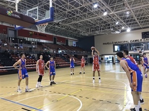 Stumer lanzando un tiro libre en el partido de ayer