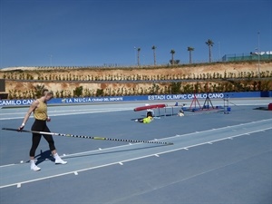 Lisa Ryzih entrenando en el Estadi Olímpic Camilo Cano de La Nucía