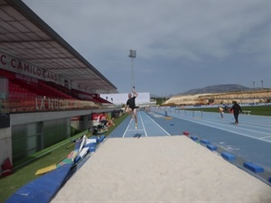 El colivenc Eusebio Cáceres entrenando en Estadi Olímpic