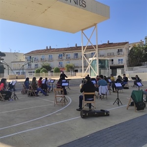 La banda de la Unió Musical La Nucía ensayando en l'Auditori de Les Nits