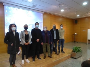 La presentación de la conferencia contó con Empar Gadea, directora IES La Nucía, los profesores Ramón Lorente y Ximo Llorca y los concejales Mª Jesús Jumilla y Pedro Lloret