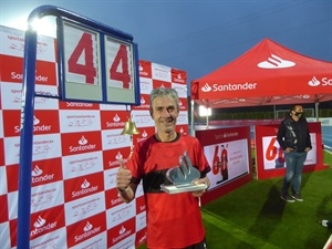 El legendario Martín Fiz completó 44 vueltas, superando los 17.000 metros
