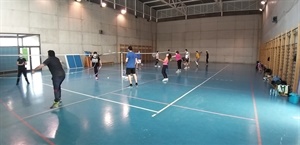 Las clases de bádminton son gratis para alumnado y profesores de los centros educativos de La Nucía