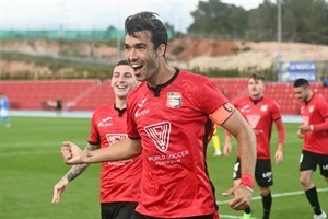 El capitán Fofo celebrando el gol de la victoria del CF La Nucía