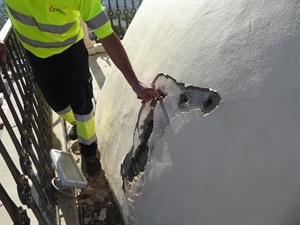 Desperfectos ocasionados por el rayo en la cúpula del campanario