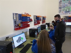 El aula de este curso de la Escuela Oficios está ubicada en el Almacén Municipal