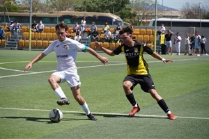 El juvenil "A" jugó de blanco ante el CD Roda