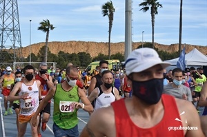 Prueba que contó con todos los protocolos COVID, los corredores corrieron los primeros metros de carrera con mascarilla