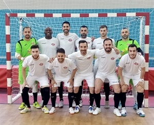 El equipo nuciero jugó con su segunda equipación, de blanco, ante el Nueva Elda