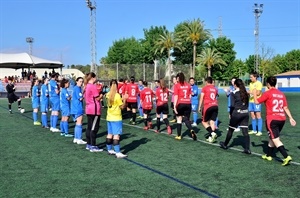 Pasillo del Bahía Santa Pola al femenino del CF La Nucía antes del encuentro