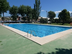 Vista de la Piscina Exterior de la Ciutat Esportiva Camilo Cano