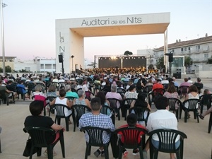 El concierto se celebró al aire libre en l'Auditori de Les Nits